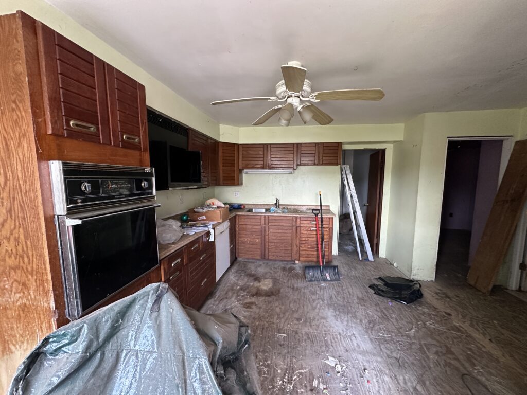Kitchen that is need of a facelift.