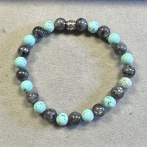 Handmade howlite and black labradorite bracelet with natural polished gemstone beads